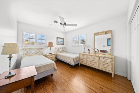 Casa en venta en Cocoa Beach, Florida, 6 dormitorios № 1980752 - foto 30