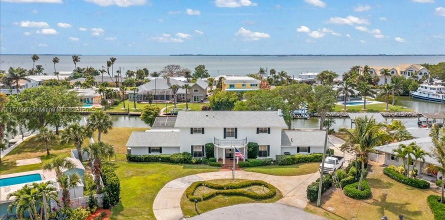 Casa en Cocoa Beach, Florida 6 dormitorios № 1980752