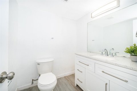 Condo in Orlando, Florida, 3 bedrooms  № 1634602 - photo 12