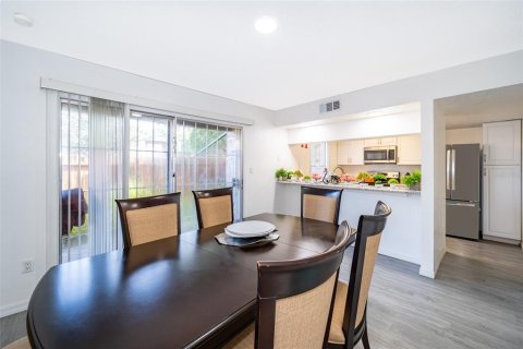 Condo in Orlando, Florida, 3 bedrooms  № 1634602 - photo 9