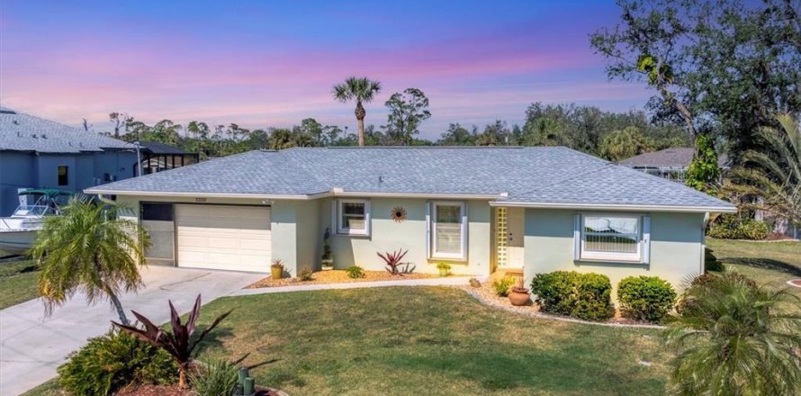 Casa en Port Charlotte, Florida 3 dormitorios, 123.56 m2 № 1566210