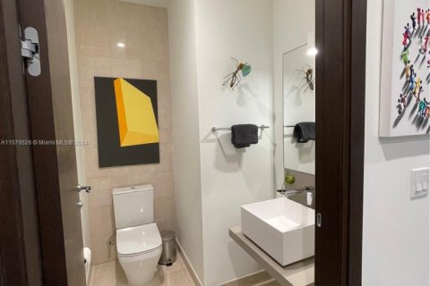 Condo in Miami, Florida, 1 bedroom № 1926855 - photo 9