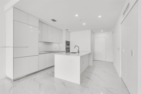 Condo in Miami, Florida, 3 bedrooms  № 1878600 - photo 18
