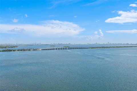 Condo in Miami, Florida, 3 bedrooms  № 1878600 - photo 6