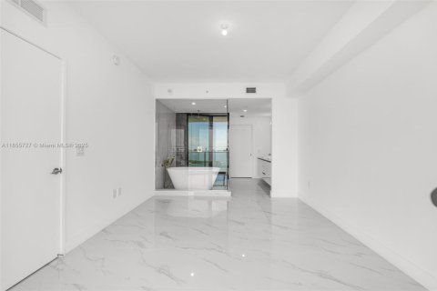 Condo in Miami, Florida, 3 bedrooms  № 1878600 - photo 21