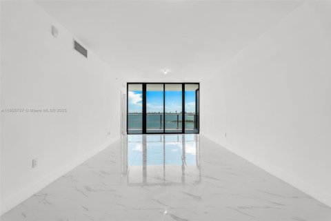 Condo in Miami, Florida, 3 bedrooms  № 1878600 - photo 9