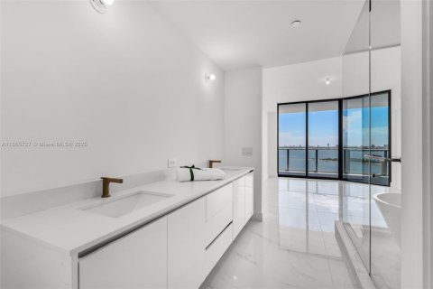 Condo in Miami, Florida, 3 bedrooms  № 1878600 - photo 26