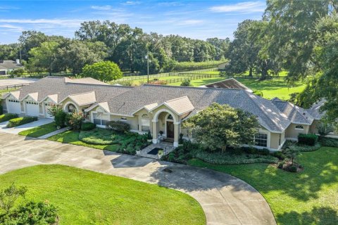 House in Ocala, Florida 4 bedrooms, 472.87 sq.m. № 2324339