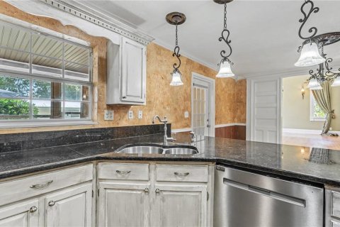 House in Lakeland, Florida 5 bedrooms, 410.63 sq.m. № 2304726 - photo 20