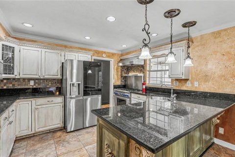 House in Lakeland, Florida 5 bedrooms, 410.63 sq.m. № 2304726 - photo 18
