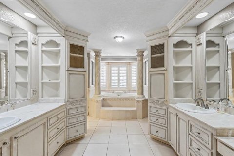 House in Lakeland, Florida 5 bedrooms, 410.63 sq.m. № 2304726 - photo 30