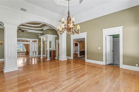 House in Lakeland, Florida 5 bedrooms, 410.63 sq.m. № 2304726 - photo 14