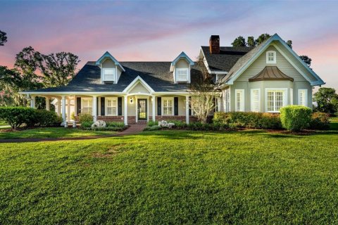 House in Lakeland, Florida 5 bedrooms, 410.63 sq.m. № 2304726