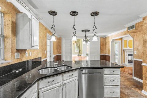 House in Lakeland, Florida 5 bedrooms, 410.63 sq.m. № 2304726 - photo 19