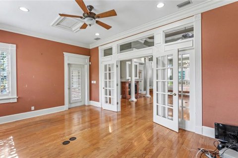 House in Lakeland, Florida 5 bedrooms, 410.63 sq.m. № 2304726 - photo 11