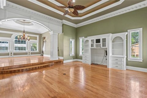 House in Lakeland, Florida 5 bedrooms, 410.63 sq.m. № 2304726 - photo 6