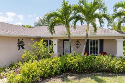 House in Cape Coral, Florida 3 bedrooms, 131.74 sq.m. № 1848680 - photo 7