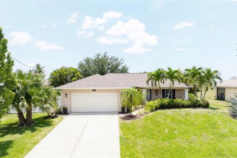 House in Cape Coral, Florida 3 bedrooms, 131.74 sq.m. № 1848680 - photo 5