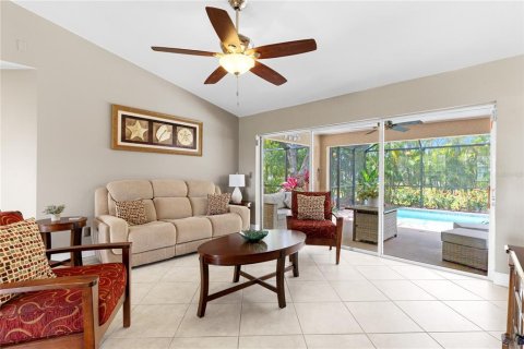 House in Cape Coral, Florida 3 bedrooms, 131.74 sq.m. № 1848680 - photo 15