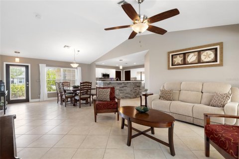 House in Cape Coral, Florida 3 bedrooms, 131.74 sq.m. № 1848680 - photo 2