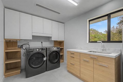 Villa ou maison à vendre à Pinecrest, Floride: 5 chambres, 358.79 m2 № 2029472 - photo 16