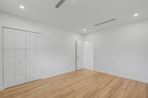 Villa ou maison à vendre à Pinecrest, Floride: 5 chambres, 358.79 m2 № 2029472 - photo 22