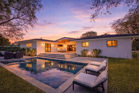 Casa en Pinecrest, Florida 5 dormitorios, 358.79 m2 № 2029472