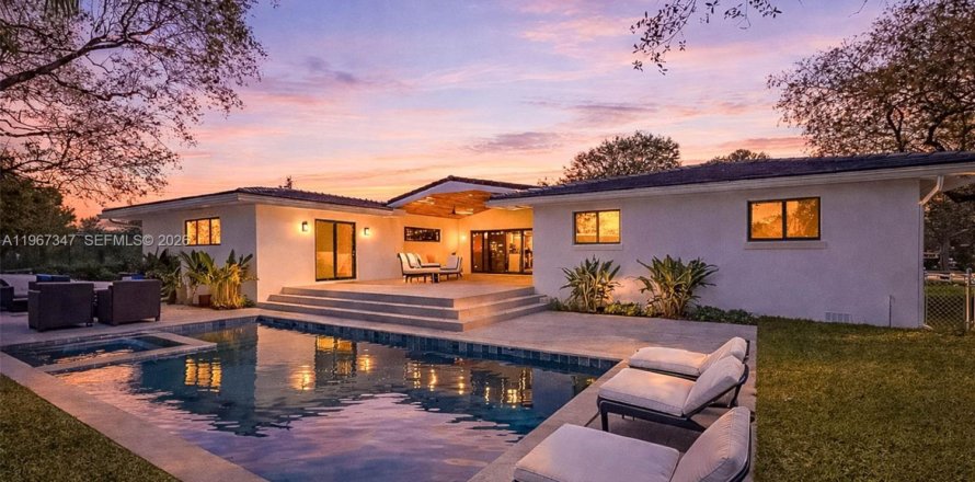 Villa ou maison à Pinecrest, Floride 5 chambres, 358.79 m2 № 2029472