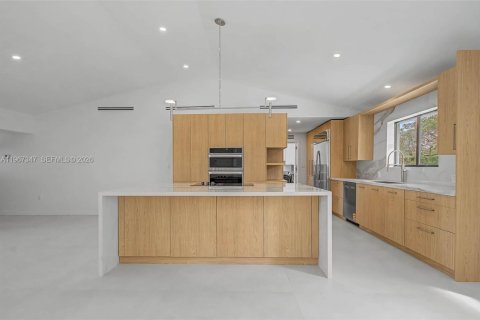 Villa ou maison à vendre à Pinecrest, Floride: 5 chambres, 358.79 m2 № 2029472 - photo 8