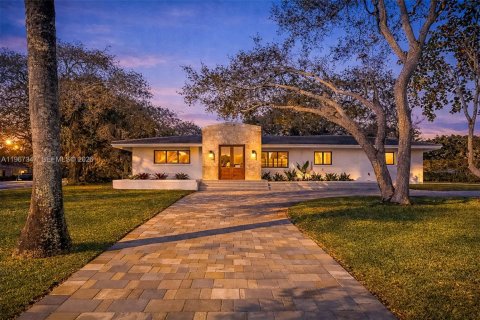Villa ou maison à vendre à Pinecrest, Floride: 5 chambres, 358.79 m2 № 2029472 - photo 2
