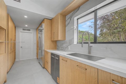 Villa ou maison à vendre à Pinecrest, Floride: 5 chambres, 358.79 m2 № 2029472 - photo 9