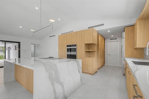 Villa ou maison à vendre à Pinecrest, Floride: 5 chambres, 358.79 m2 № 2029472 - photo 6