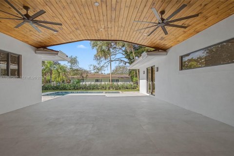 Villa ou maison à vendre à Pinecrest, Floride: 5 chambres, 358.79 m2 № 2029472 - photo 30