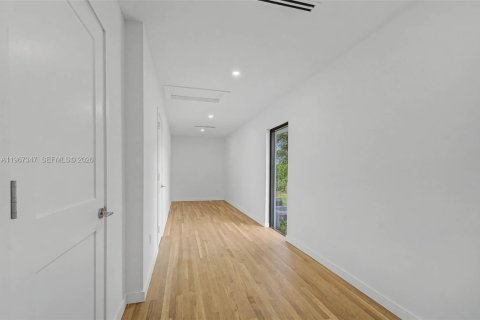 Villa ou maison à vendre à Pinecrest, Floride: 5 chambres, 358.79 m2 № 2029472 - photo 15