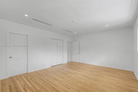 Villa ou maison à vendre à Pinecrest, Floride: 5 chambres, 358.79 m2 № 2029472 - photo 19