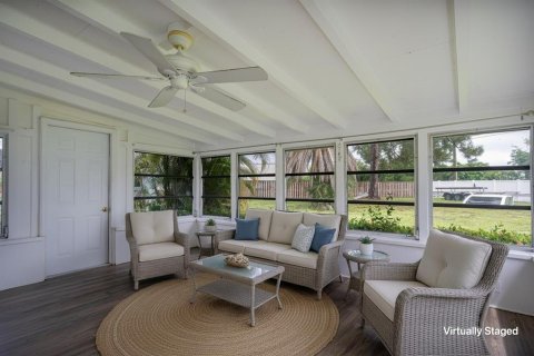 House in Bradenton, Florida 3 bedrooms, 146.41 sq.m. № 2358953 - photo 2