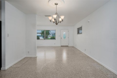 House in Bradenton, Florida 3 bedrooms, 146.41 sq.m. № 2358953 - photo 9