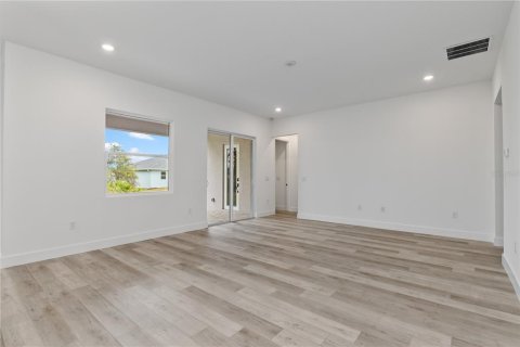 Villa ou maison à vendre à Port Charlotte, Floride: 4 chambres, 196.4 m2 № 2120664 - photo 4
