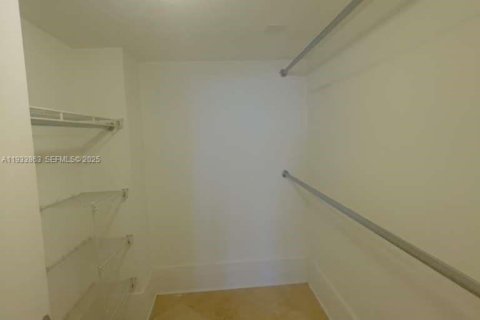 Condominio en alquiler en Miami, Florida, 2 dormitorios, 114.18 m2 № 1992129 - foto 12
