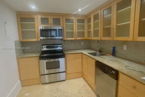 Condominio en alquiler en Miami, Florida, 2 dormitorios, 114.18 m2 № 1992129 - foto 5