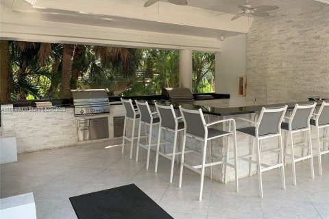 Condominio en alquiler en Miami, Florida, 2 dormitorios, 114.18 m2 № 1992129 - foto 14
