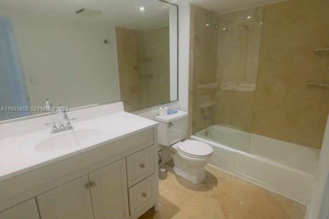Condominio en alquiler en Miami, Florida, 2 dormitorios, 114.18 m2 № 1992129 - foto 8