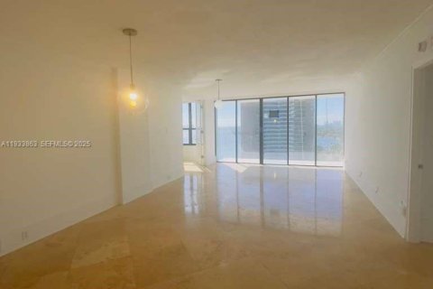Condominio en alquiler en Miami, Florida, 2 dormitorios, 114.18 m2 № 1992129 - foto 11