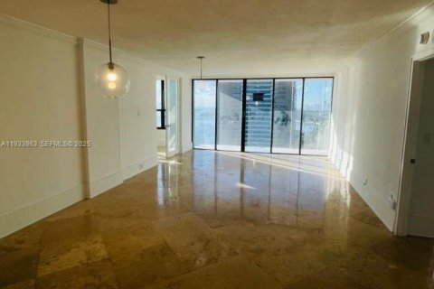 Condominio en alquiler en Miami, Florida, 2 dormitorios, 114.18 m2 № 1992129 - foto 4