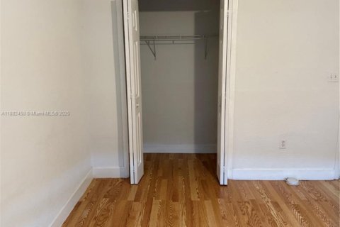 Condo in Bay Harbor Islands, Florida, 2 bedrooms  № 1978484 - photo 12