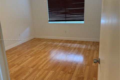 Condo in Bay Harbor Islands, Florida, 2 bedrooms  № 1978484 - photo 11