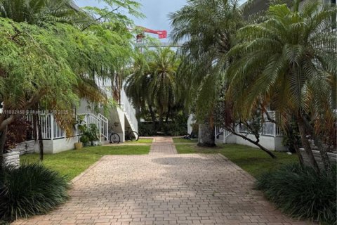 Condo in Bay Harbor Islands, Florida, 2 bedrooms  № 1978484 - photo 19