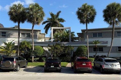Condo in Bay Harbor Islands, Florida, 2 bedrooms  № 1978484
