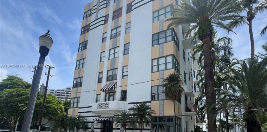 Estudio en el Condominio en Miami Beach, Florida  № 1848939