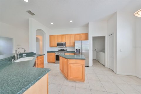House in Sun City Center, Florida 2 bedrooms, 182.37 sq.m. № 1198046 - photo 11
